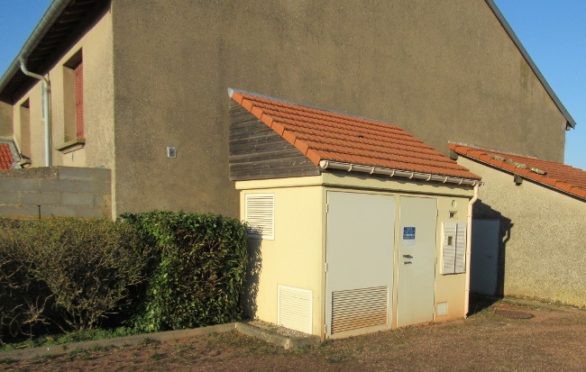 transformation à côté de maisons