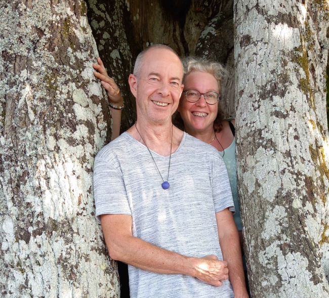 Photo souvenir au même endroit, 20 ans après